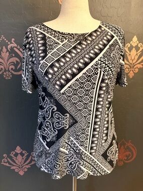JM Collection Black & White Geometric Paisley Short Sleeve Top